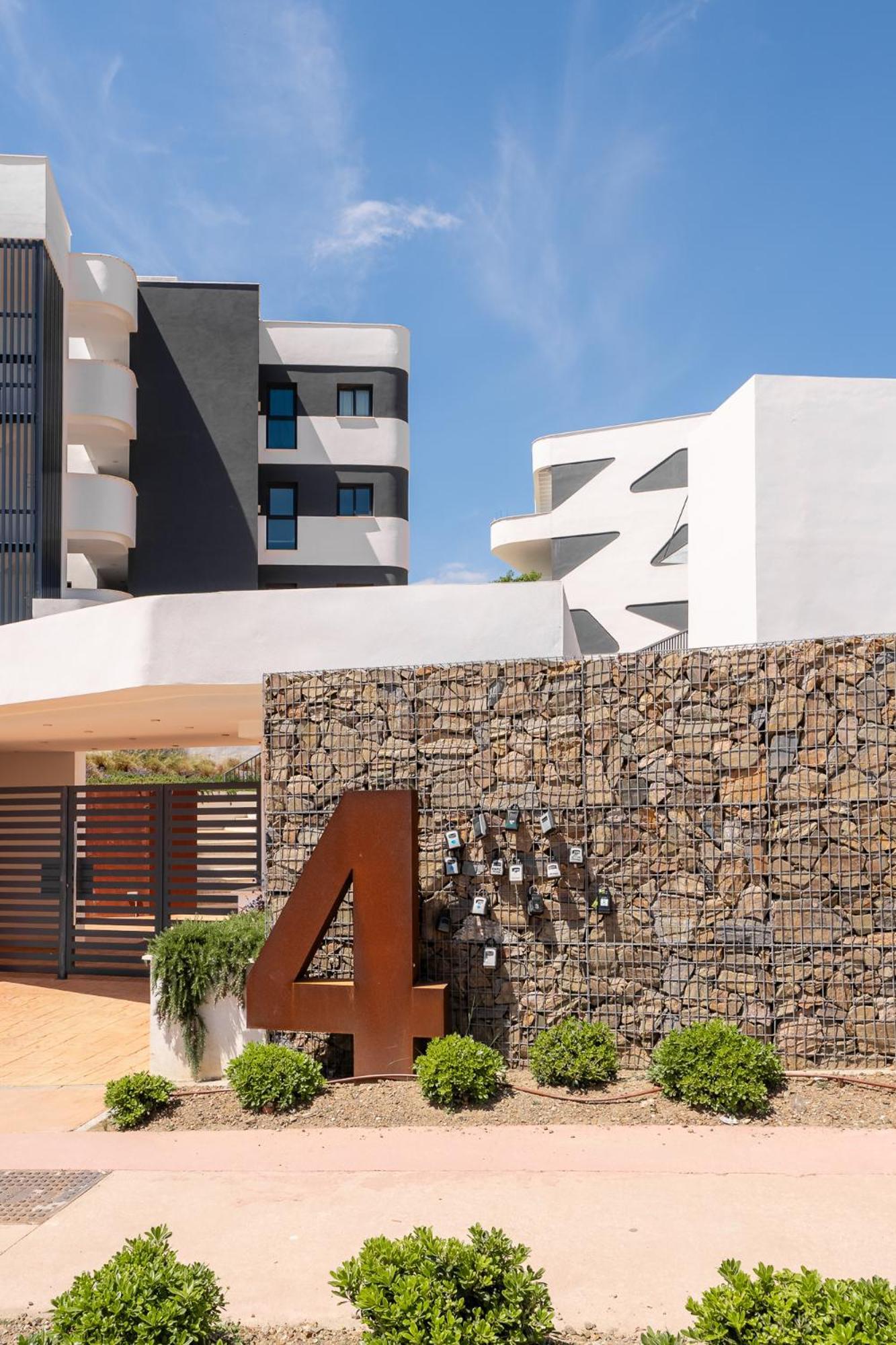 Stylish 2br Pool & Balcony Fuengirola