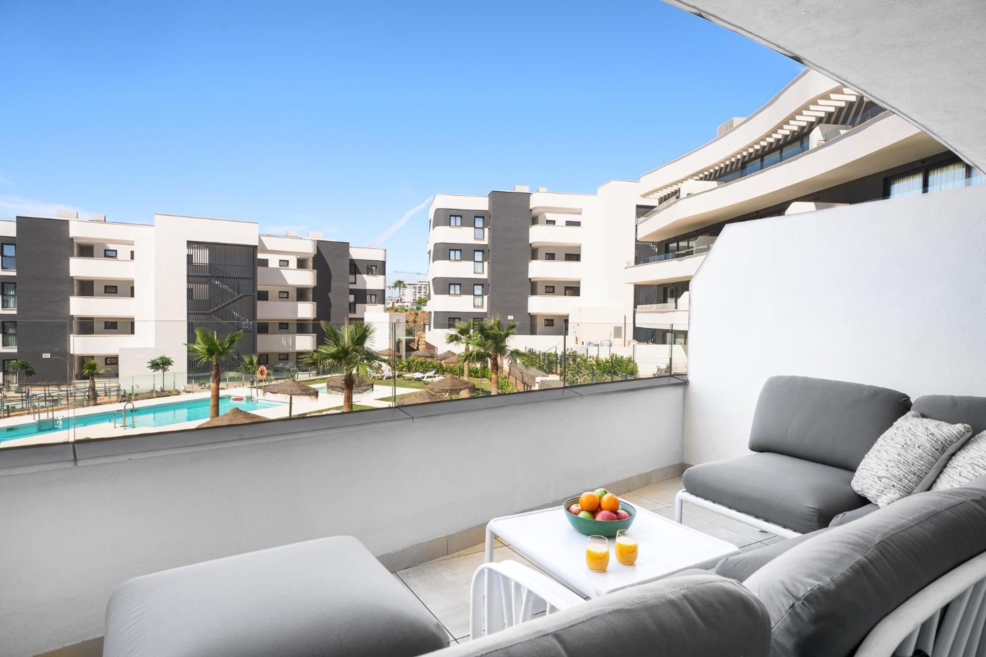 Stylish 2br Pool & Balcony Huoneisto Fuengirola
