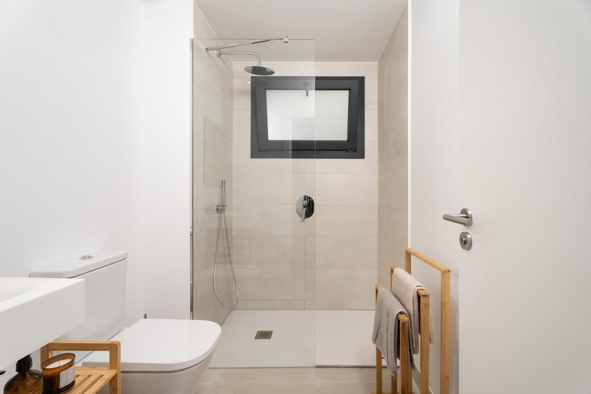 Stylish 2br Pool & Balcony Huoneisto *