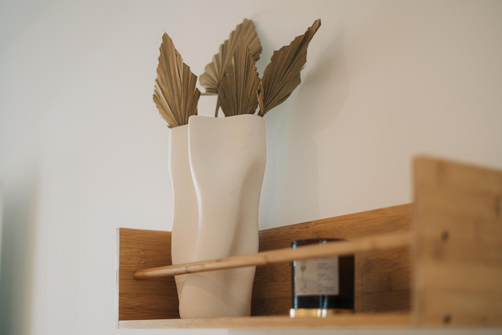 Stylish 2br Pool & Balcony Huoneisto
